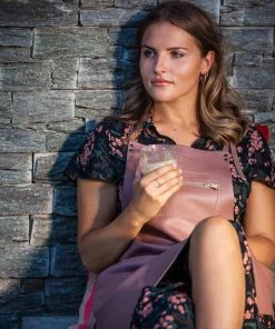 Dutchdeluxes Leather Zipper Apron In Classic Black