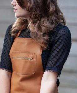 Dutchdeluxes Leather Zipper Apron In Classic Brown Cookware