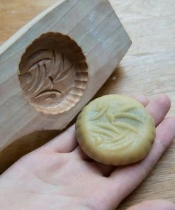 China Import Wooden Kueh Mould